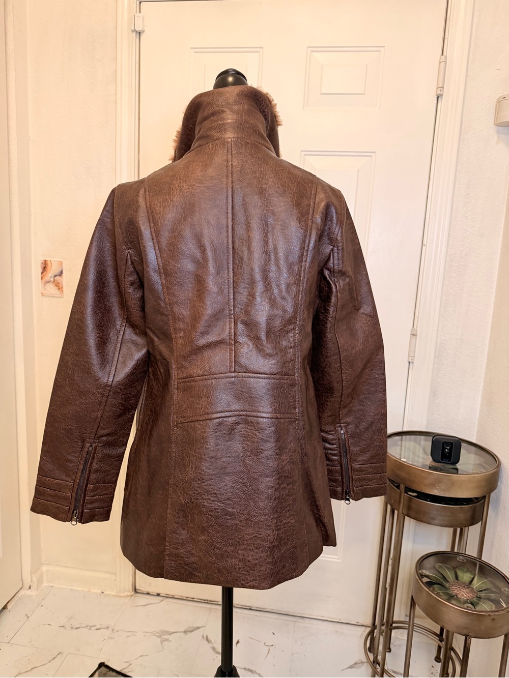 Women’s Brown Shearling-Lined Leather Jacket - Picture 5 of 7